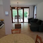 Vakantiehuis Kuria Nyaralo