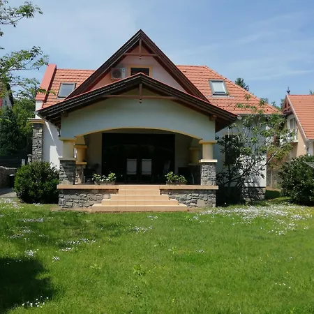 Kuria Nyaralo Casa de Férias Badacsonytomaj