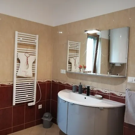 Kuria Nyaralo Casa de Férias *