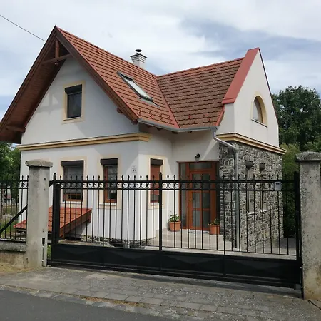 Feriehus Kuria Nyaralo *