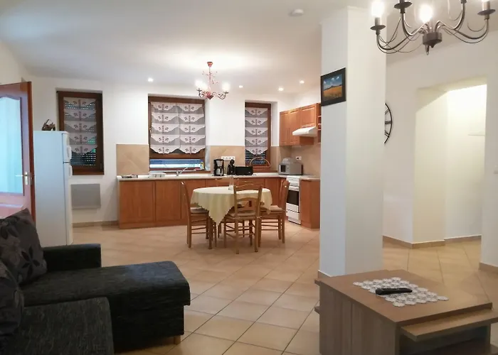 Kuria Nyaralo 別荘